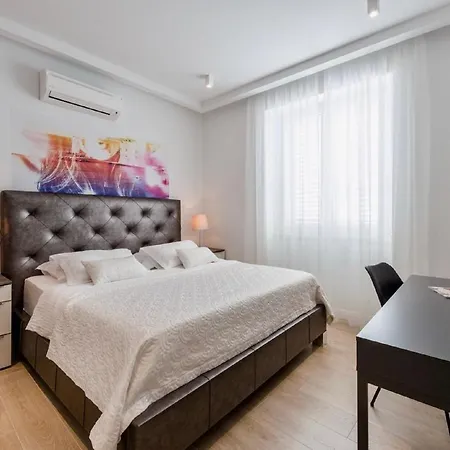 Vega - Three Bedroom With Swimming Pool And Sea View Apartment *