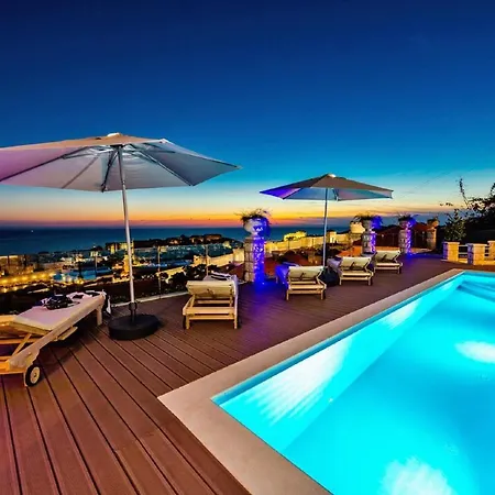 Vega - Three Bedroom With Swimming Pool And Sea View