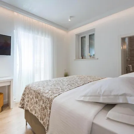 Vega - Three Bedroom With Swimming Pool And Sea View Apartment *